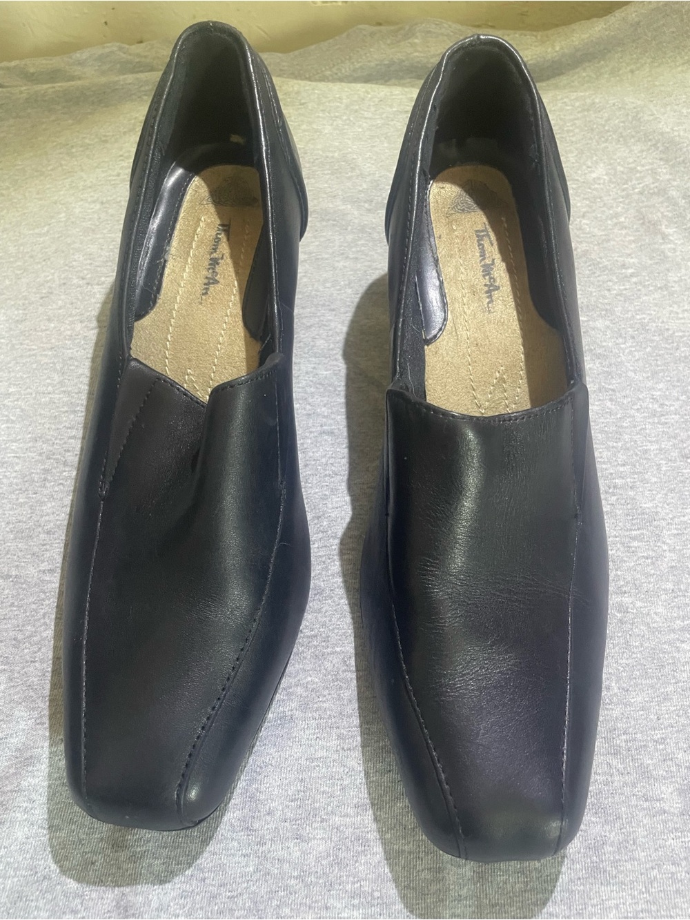 Thom McAn SZ 7.5 Women's Black Slip-On Square Toe Block Heel Solid Pumps